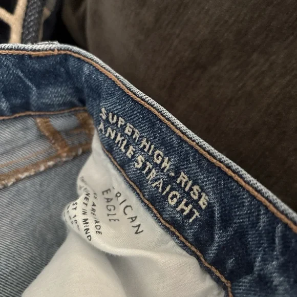 American Eagle Outfitters Light Blue Straight Leg Jeans - Picture 2 of 3